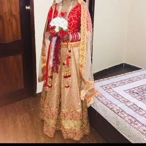 Wedding Indian lehnga.Not that heavy like other lehngas.Good fit for small party